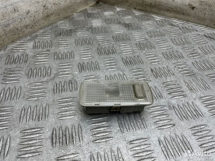 Плафон освещения багажника Nissan X-Trail T31