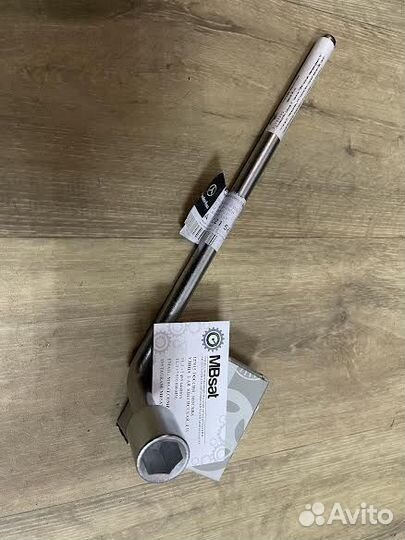 Ключ для снятия колеса Mercedes новый оригинал