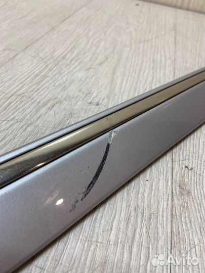 Молдинг двери передний правый Mercedes Benz E320