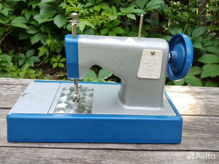 Детская швейная машинка ретро