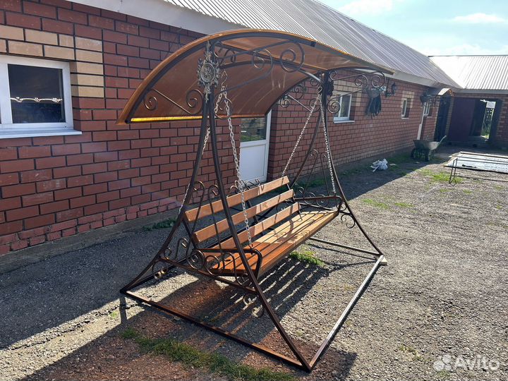 Садовые кованные качели, беседки, мангалы с крышей