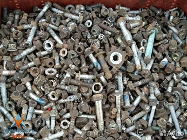 Болт Volkswagen Golf 3 2000