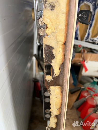 Продам железную входную дверь