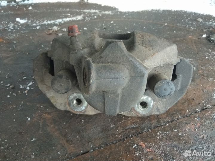 Суппорт передний левый На Форд Транзит Конект 05