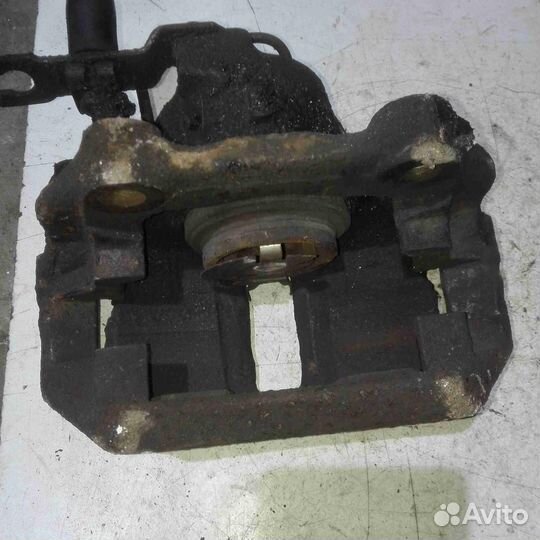 Суппорт передний правый Volkswagen Passat