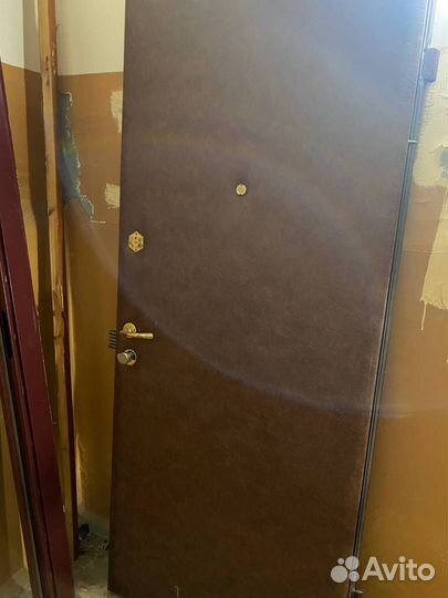 Дверь входная металлическая от застройщика