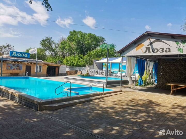 Отдых у бассейна