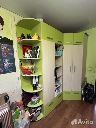 Набор мебели. Шкаф. Стол