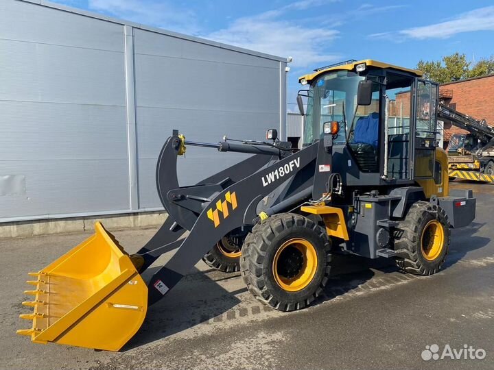 Фронтальный погрузчик XCMG LW180FV, 2023