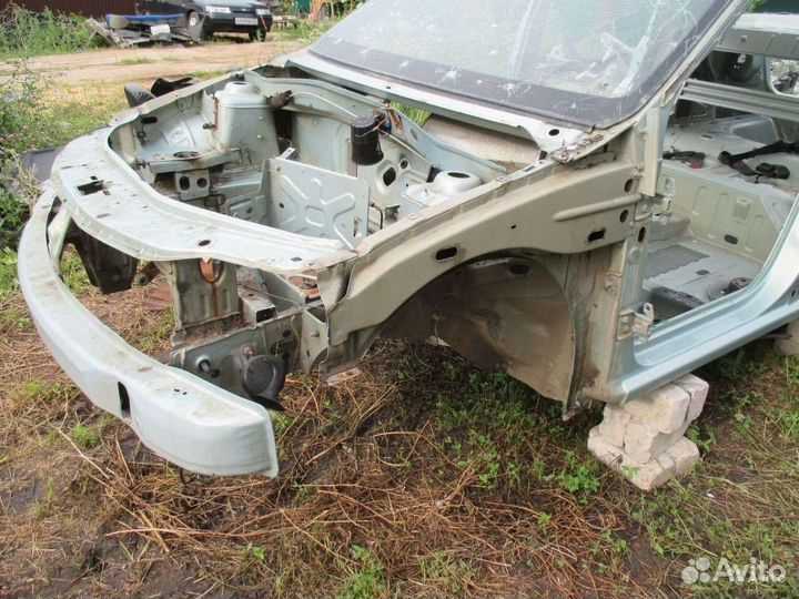 Renault logan 2012г кузов по кускам