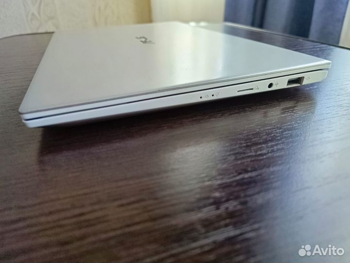 Компактный ноутбук asus Vivobook S330