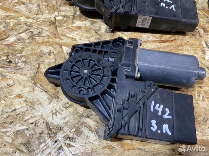 Моторчик стеклоподъемника передний Volkswagen