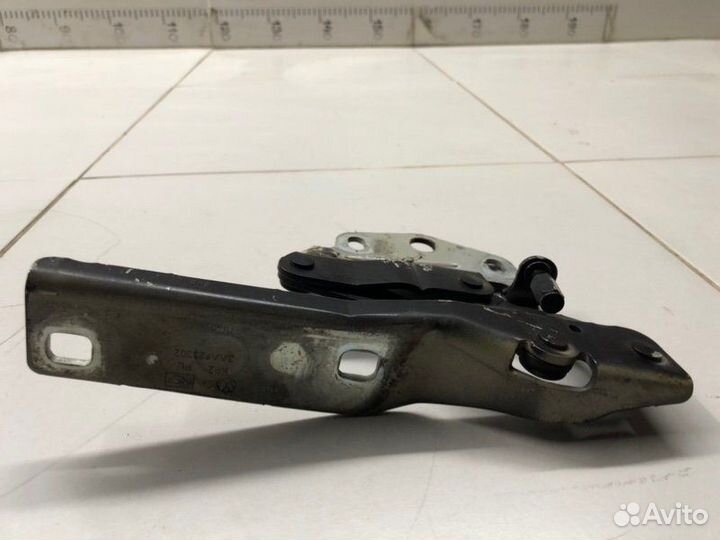 Петля капота правая Volkswagen Passat B7 седан