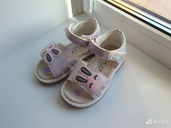 Продам сандали на девочку 23