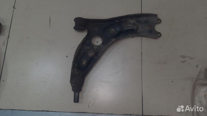 Рычаг подвески передний левый Skoda Octavia