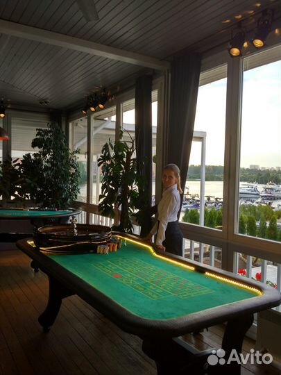 Крупье. Покер. Турнир. Фан-казино