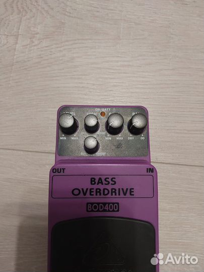 Behringer BOD400 педаль для бас гитары