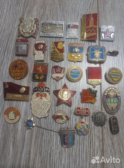 Значки и монеты