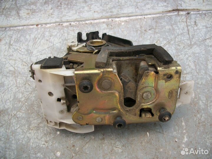 Замок правой двери Форд Фокус 1