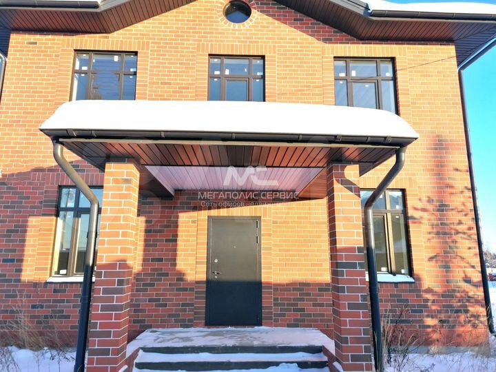 Коттедж 198 м² на участке 6 сот.