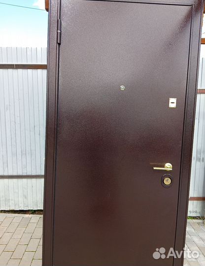 Дверь входная металлическая
