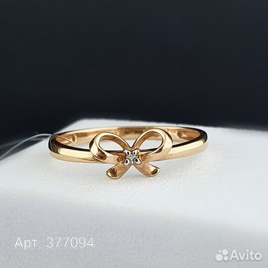 Кольцо из красного золота с бриллиантом