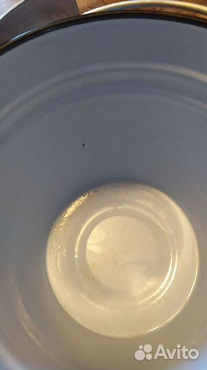 Эмалированное ведро с крышкой