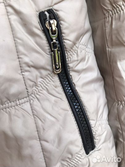 Куртка легкая 46-48 размер с капюшоном