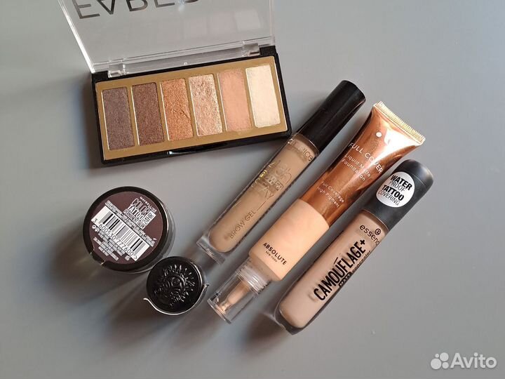 Набор косметики пакетом Maybelline Catrice Essence