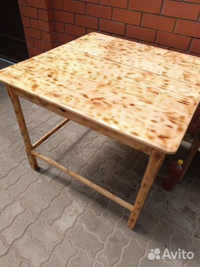Кухонный стол