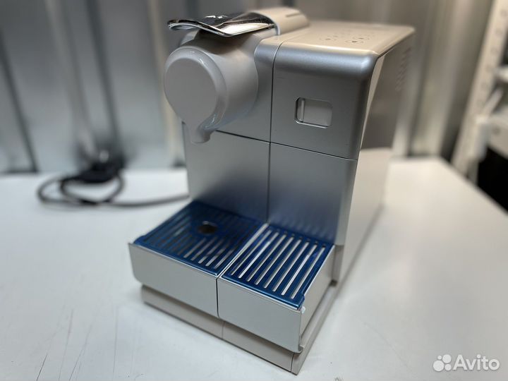 Капсульная кофемашина Nespresso Lattissima Touch