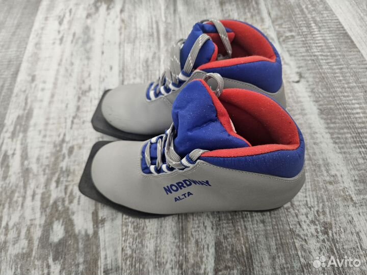 Лыжные ботинки