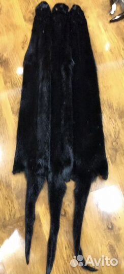 Шкурки выдры черной крашеной