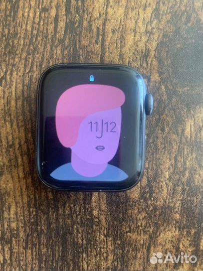 Apple Watch SE 44mm хорошие + ремешки