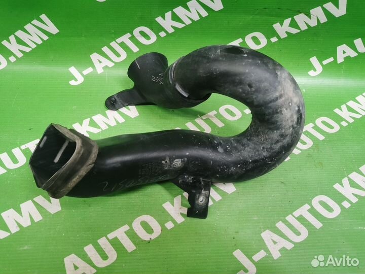 Патрубок воздушного фильтра Toyota Avensis