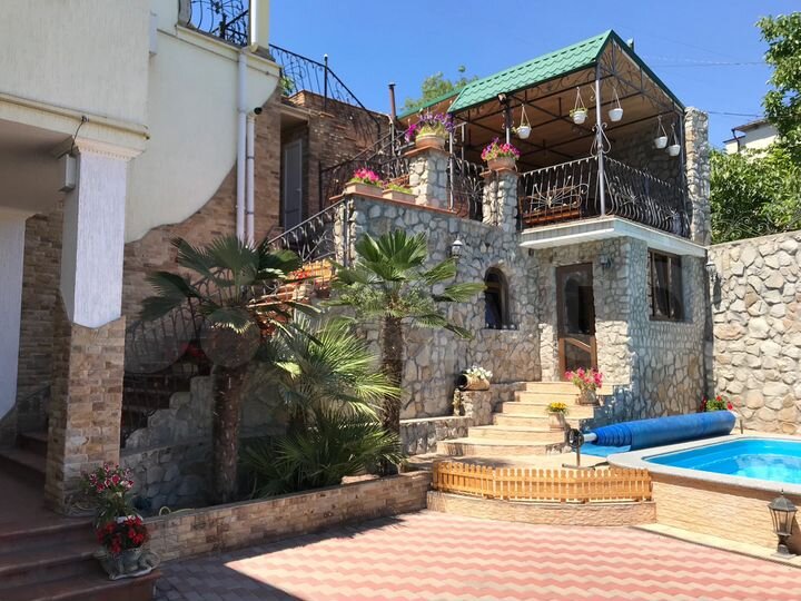 Дом 461 м² на участке 8 сот.