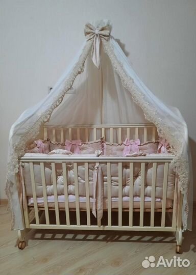 Пастель с балдахис