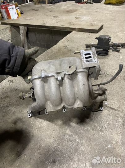 Впускной коллектор+дросельная заслонка. Мотор: F23