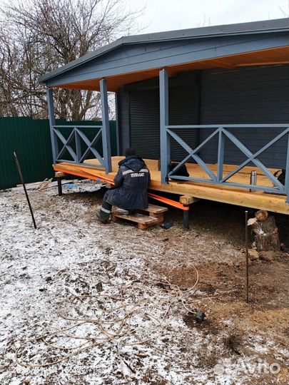 Монтаж винтовых свай под баню