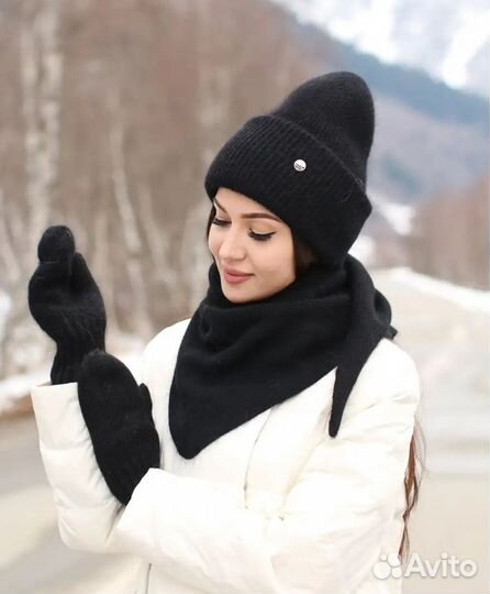 Новый комплект шапка, платок, варежки