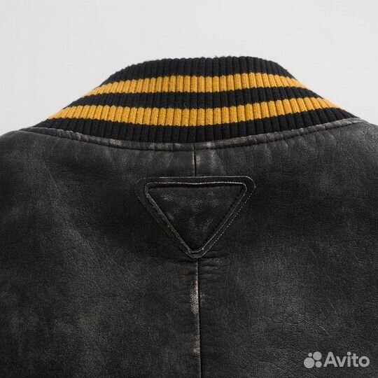 Кожаный бомбер prada