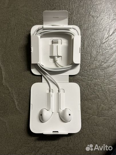 Apple earpods lightning