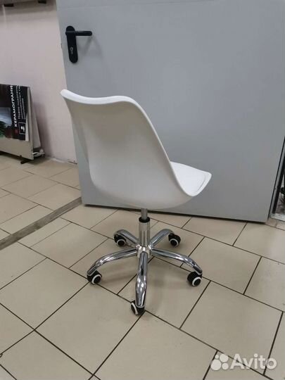 Кресло офисное белое