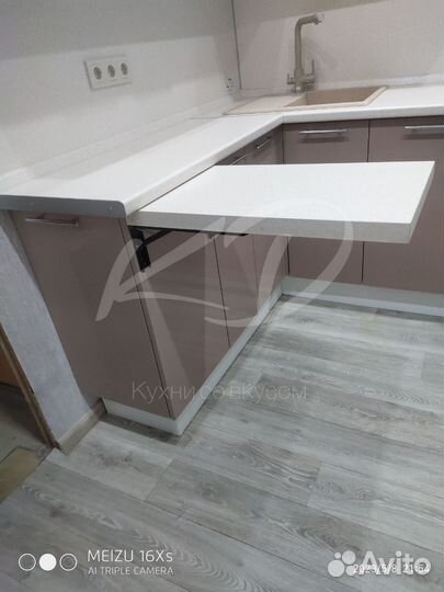 Кухонный гарнитур в наличии