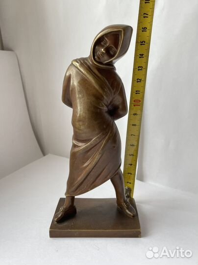 Бронзовая девочка