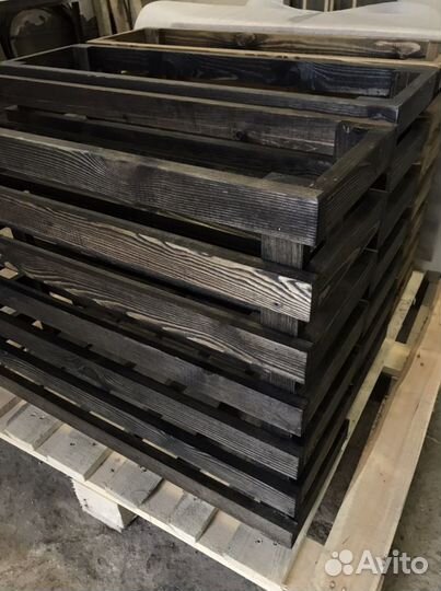 Деревянное кашпо для цветов