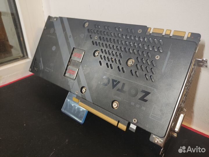 С нюансом GTX 1080 ti Zotac AMP Edition