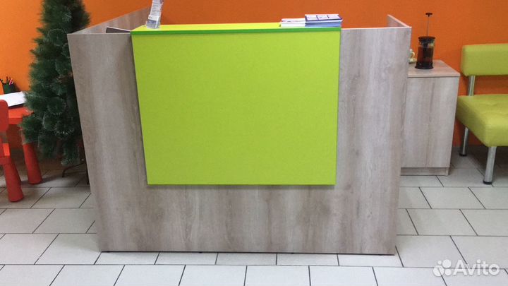 Стойка ресепшн