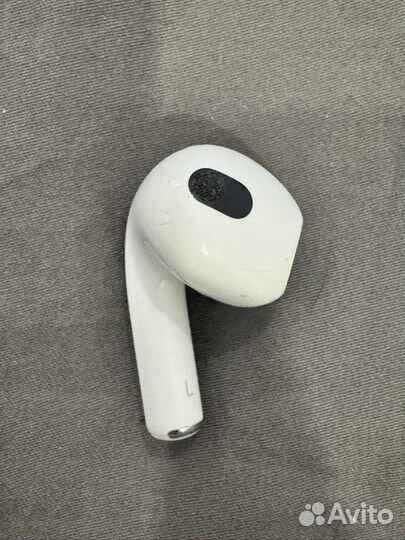 Два наушника airpods 3