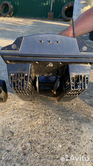 Прикормочный кораблик с эхолотом